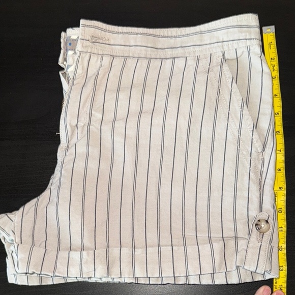 Old Navy Grey and Navy Striped Women Shorts -Sz 16 - Picture 1 of 6